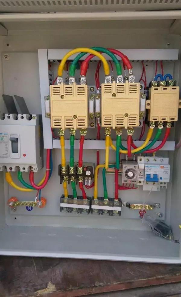 為什麼電機星三角控制迴路星型接法的封頭接觸器比其他接觸器小 為什麼電機星三角控制迴路星型接法的封頭接觸器比其他接觸器小