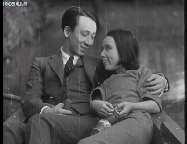 18歲出道,首演繁漪,因拍戲懷孕遭男友拋棄,53歲含恨離世 18歲出道,首演繁漪,因拍戲懷孕遭男友拋棄,53歲含恨離世