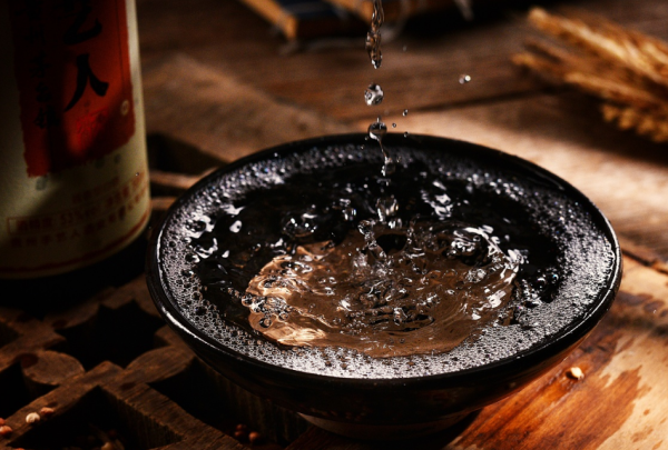 四川酒桌上的4大“槓把子”，都是價低口感好的糧食酒，行家愛喝