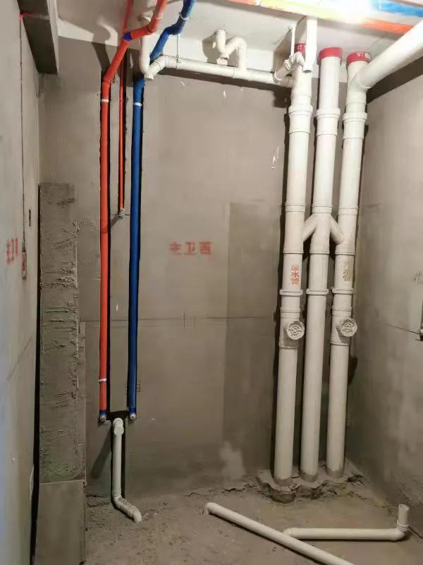 爸媽家的水電線管照片