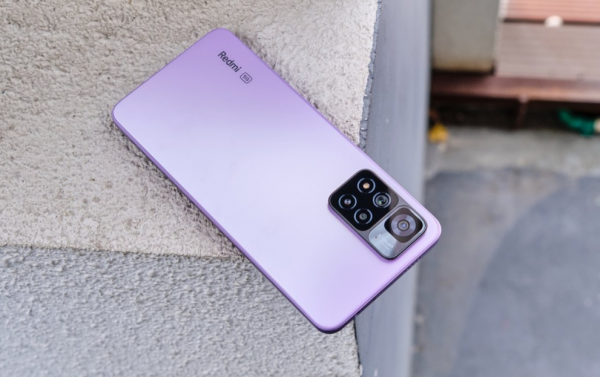 買手機的人看過來，內行人告訴你兩千價位段機型的優缺點