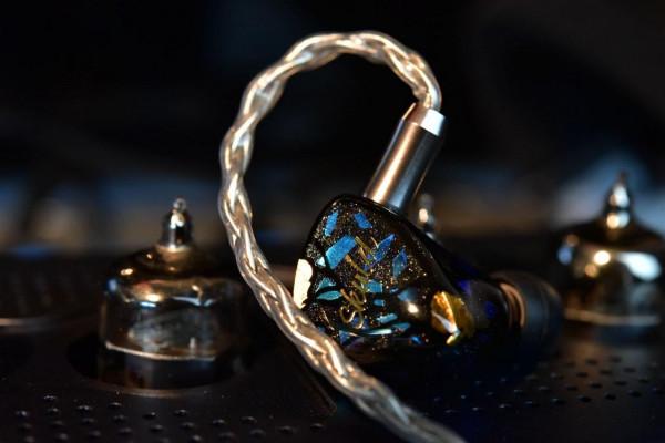 野心勃勃的國產旗艦8動鐵耳塞試聽，8KHz之前峰谷值相差不足4dB