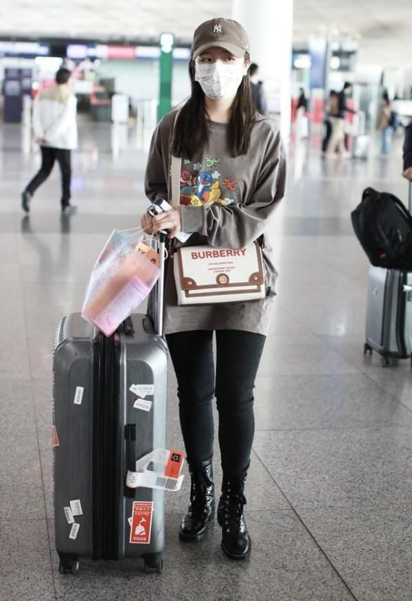 李蘭迪《山河表裡》路透曝光,穿學生裝太青春了,生圖讓人好心動 李蘭迪《山河表裡》路透曝光,穿學生裝太青春了,生圖讓人好心動