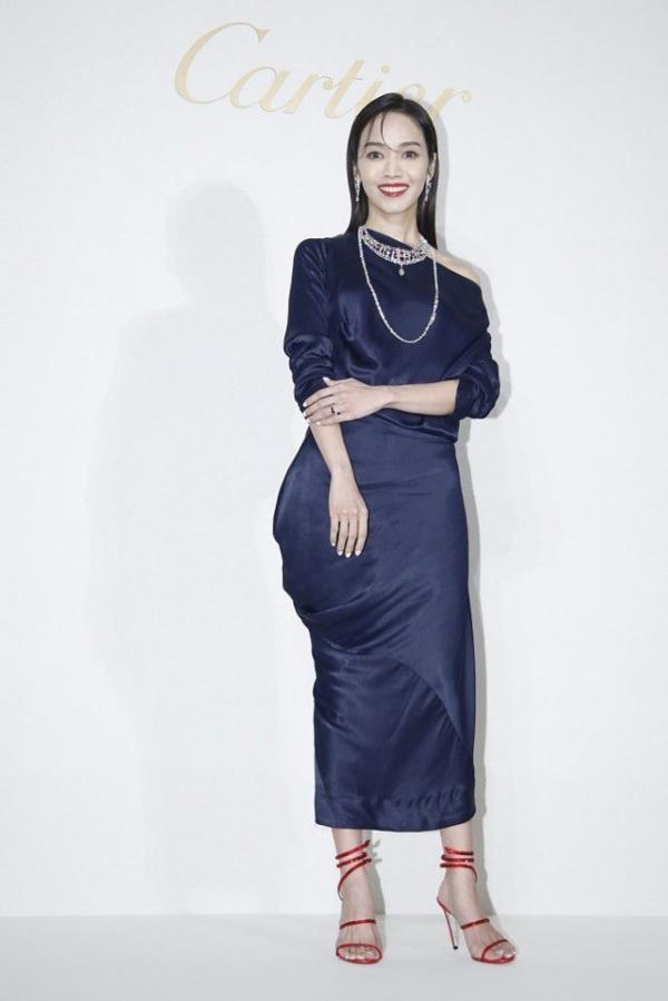 侯佩岑真的是很優雅了,穿露肩的裙子氣質高階,既精緻還高階 侯佩岑真的是很優雅了,穿露肩的裙子氣質高階,既精緻還高階