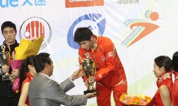 分手景甜後，張繼科再被爆出新戀情？開豪車看電影逛超市極其甜蜜