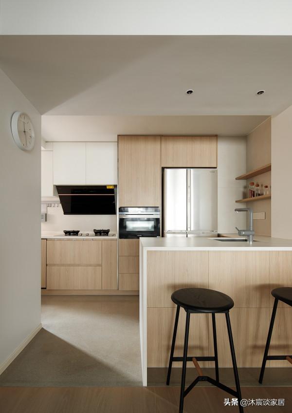 她把空間重組後,讓客廳不再是主角,想不到竟這麼實用,非常舒適 她把空間重組後,讓客廳不再是主角,想不到竟這麼實用,非常舒適