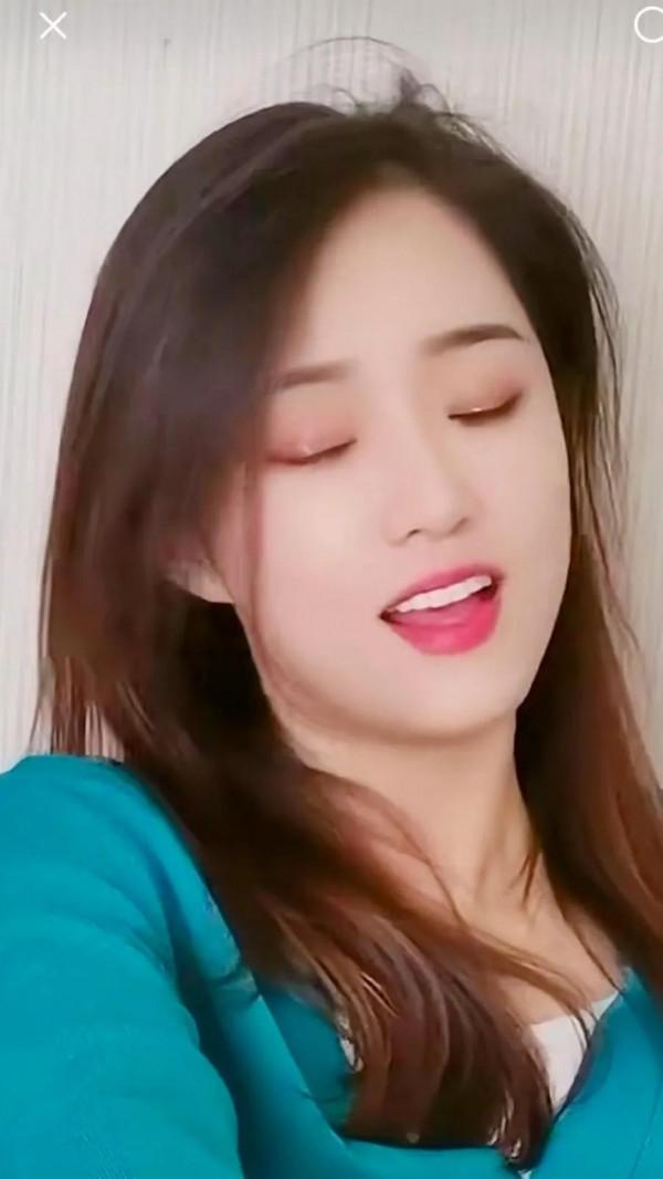 毛曉彤天真無邪，三妮漂亮尤佳