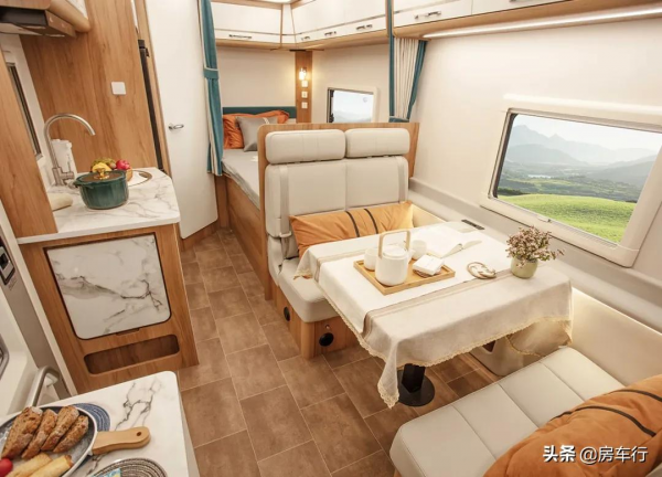 超大車內空間，坐擁舒適睡眠，上汽大通MAXUS生活家H60輕卡房車