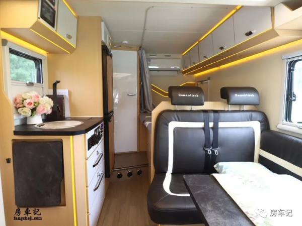 精緻小額頭!800AH鋰電和200L清水箱,實拍羅曼特斯T50房車 精緻小額頭!800AH鋰電和200L清水箱,實拍羅曼特斯T50房車