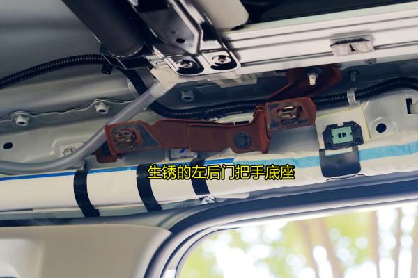 新奇駿拆解(3)車頂結構 鏽跡斑斑的大新車 新奇駿拆解(3)車頂結構 鏽跡斑斑的大新車