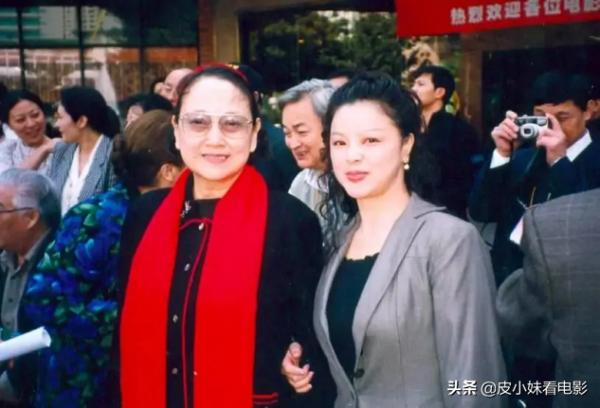著名演員王曉棠：童年顛沛流離，中年痛失愛子，如今過得怎麼樣？
