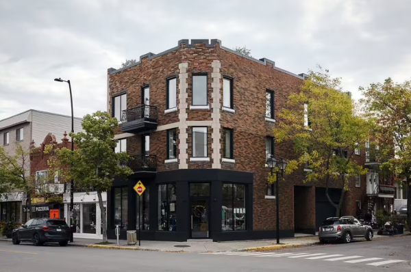 國外案例 | 加拿大現代極簡家居，頂層被花園和菜園包圍的家