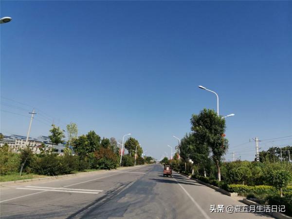 二十年沒去大姑家了,以前坐火車去,現在開電三輪半個多小時就到 二十年沒去大姑家了,以前坐火車去,現在開電三輪半個多小時就到