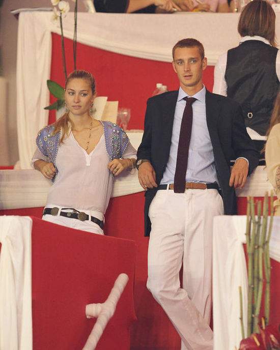 最美王妃碧翠絲：王子娶她都算高攀，卻因為父母蒙羞大半輩子