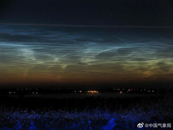 難得一見的奇美雲彩“夜光雲”