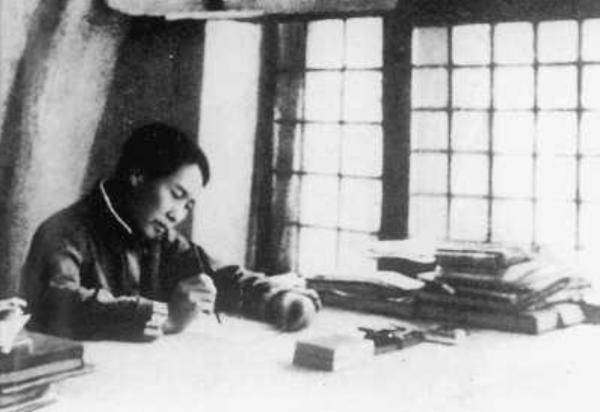 47年蔣介石唯一一次到延安，坐在毛澤東的窯洞連發三問：為什麼？