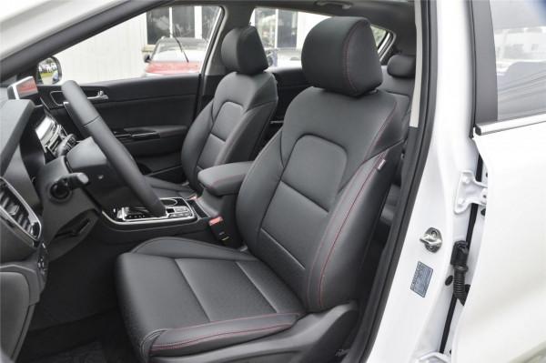 起亞KX5 自動兩驅豪華版，緊湊型SUV，售16&period;98萬，產品力均衡