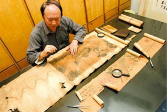 兒子偷竊皇宮遺留一張破畫，8年後老父親10元賣掉，如今卻價值2億