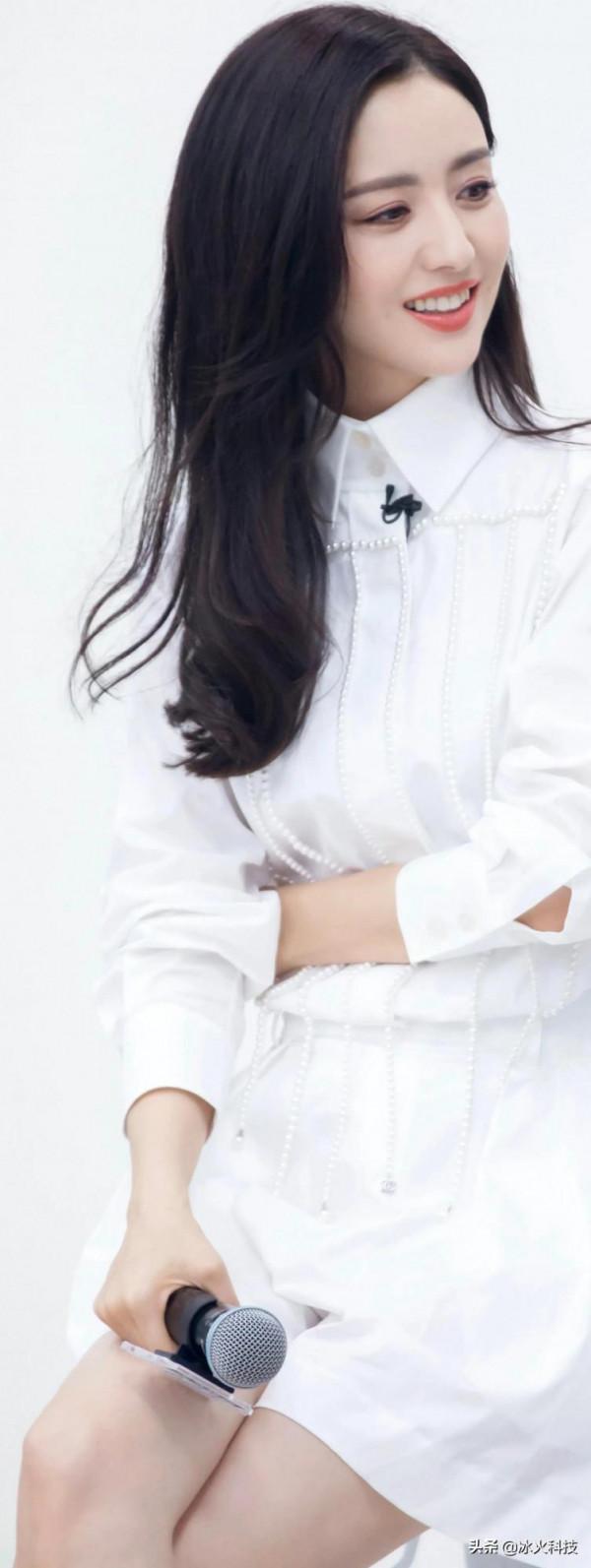 佟麗婭離婚後心情大好，事業大豐收