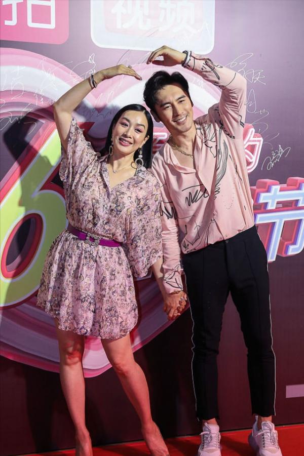 年齡不是問題，張倫碩比鍾麗緹小了十多歲，兩人看上去依舊很幸福