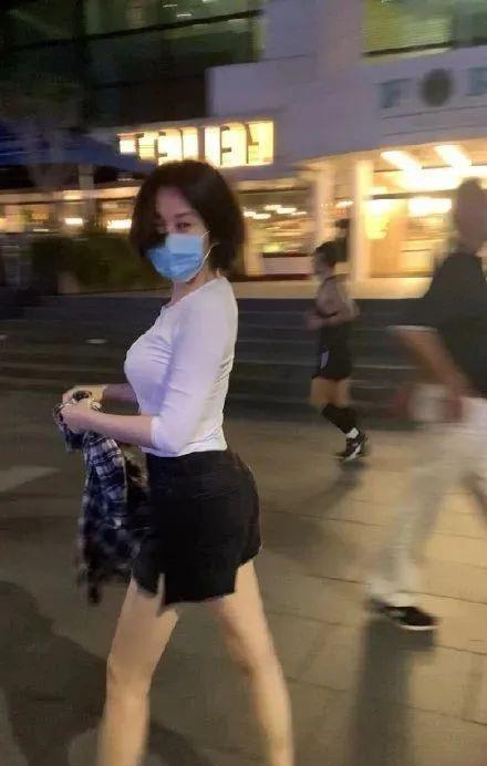 6位中年女星背影殺：年近半百仍似少女，胖一絲累贅、瘦一點沒味