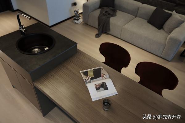 89㎡暗色主義裡隱藏的結構和意義；給空間一絲沉穩的氣息