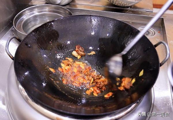 黃花菜炒肉最忌諱直接下鍋炒,多做這兩步,口感脆嫩勁道又不苦澀 黃花菜炒肉最忌諱直接下鍋炒,多做這兩步,口感脆嫩勁道又不苦澀