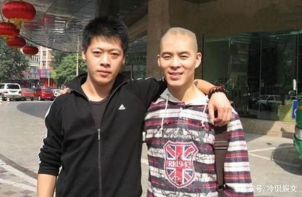 被趙本山捧了12年之久，如今卻在路邊賣烤串，這個人是誰？