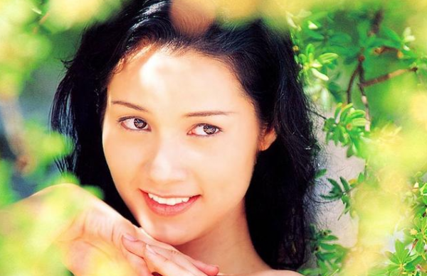 悲慘鄭豔麗：豪門夢碎，當年紙醉金迷，如今零落成泥