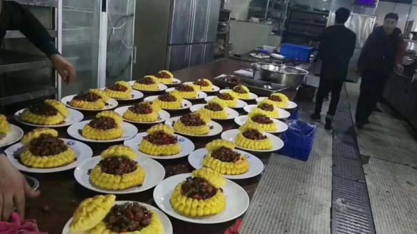 留在城裡沒錢賺,做鄉村廚師會賺得更多嗎? 留在城裡沒錢賺,做鄉村廚師會賺得更多嗎?