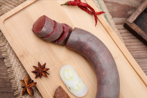 東北灌血腸，自己在家就能做，爽滑又細膩，冬天拿來做燉菜太香了