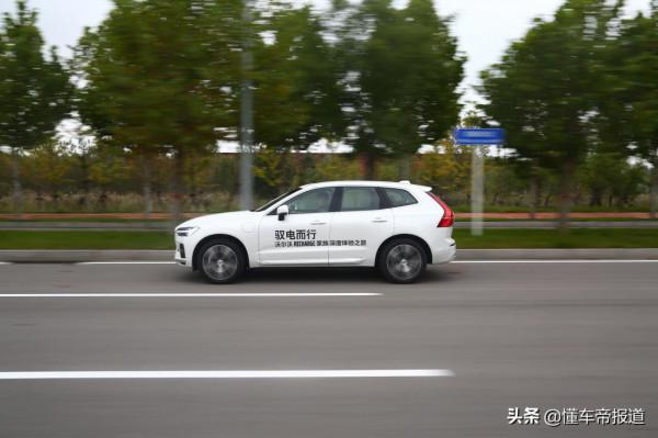 新車|能加電能喝油,行駛質感大躍進!試駕沃爾沃XC60 RECHARGE 新車|能加電能喝油,行駛質感大躍進!試駕沃爾沃XC60 RECHARGE