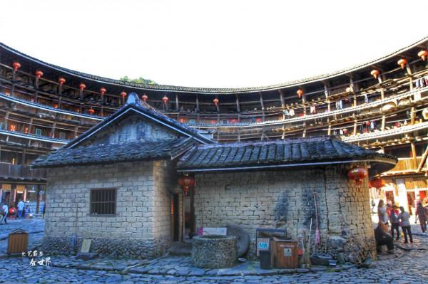 南靖土樓叫做“四菜一湯”,遊客絡繹不絕,門票年收入超2.5億 南靖土樓叫做“四菜一湯”,遊客絡繹不絕,門票年收入超2.5億