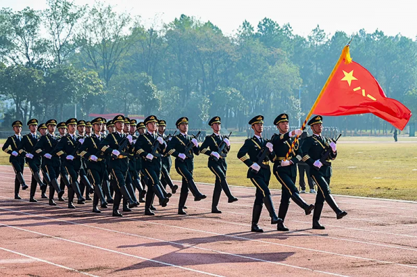 殺氣十足!火箭軍某部組織新兵大會操 殺氣十足!火箭軍某部組織新兵大會操