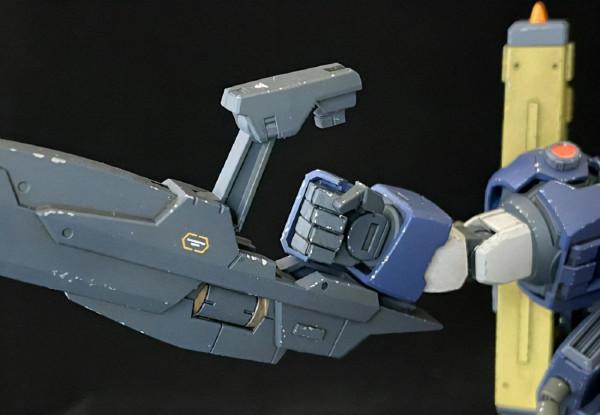 炮裝AGE勇將型高達模型