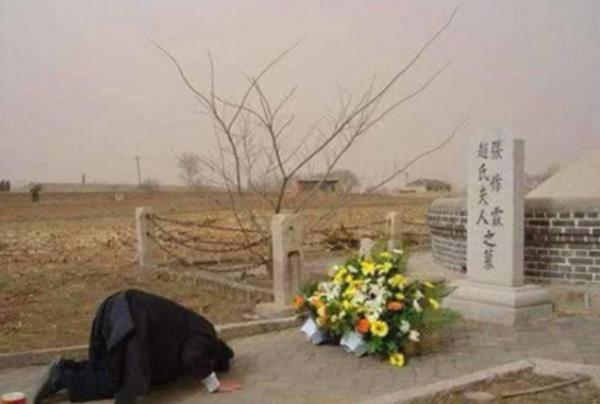 1994年,一美國航天學家來到張作霖墓前說:我代表您兒子來看您 1994年,一美國航天學家來到張作霖墓前說:我代表您兒子來看您