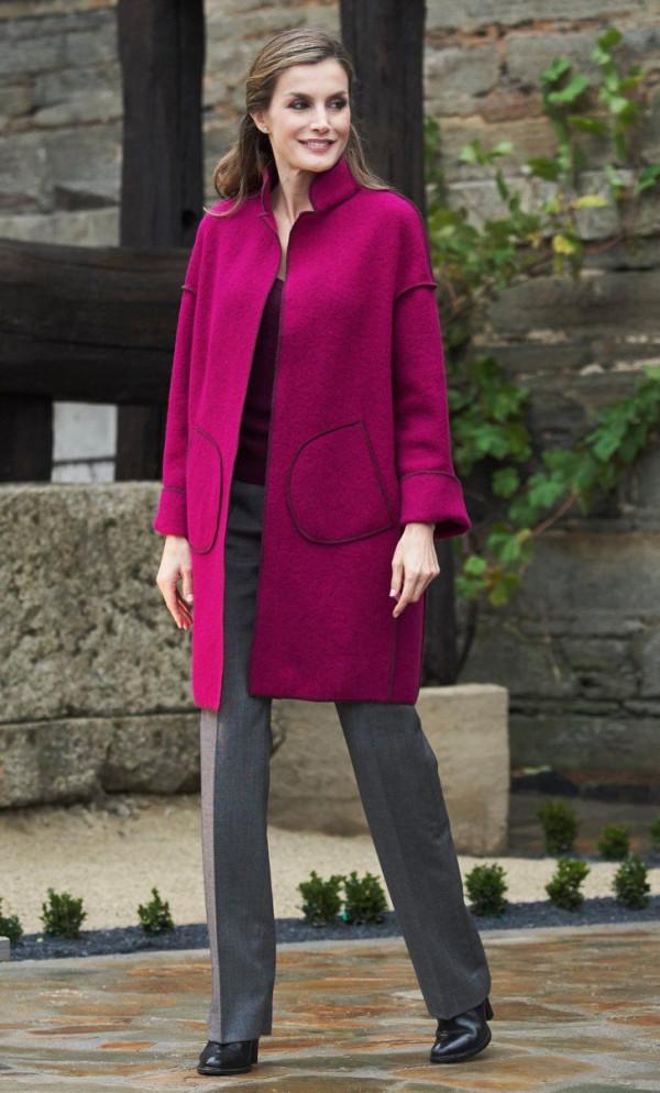 降溫怎麼穿搭?西班牙王后抗凍有一套,時尚並不意味著一定露腿 降溫怎麼穿搭?西班牙王后抗凍有一套,時尚並不意味著一定露腿