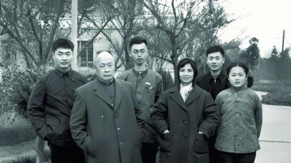 1965年，陳毅元帥在國外講出豪言壯語，總理發火：誰給你的權力？