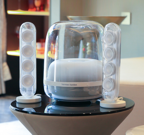 巖板桌面的好搭配，哈曼卡頓SoundSticks 4藍芽音箱降價500元