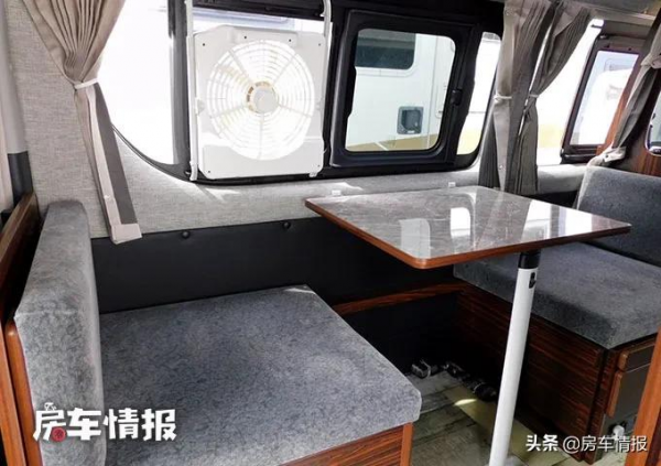 新款豐田房車，麵包車外觀不到5米長省油好開，3口人旅行也能住下