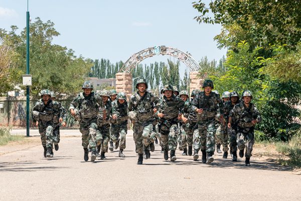 軍旅人生丨“全能魔鬼教頭”劉近:忠誠赤膽鑄就“特戰尖兵” 軍旅人生丨“全能魔鬼教頭”劉近:忠誠赤膽鑄就“特戰尖兵”