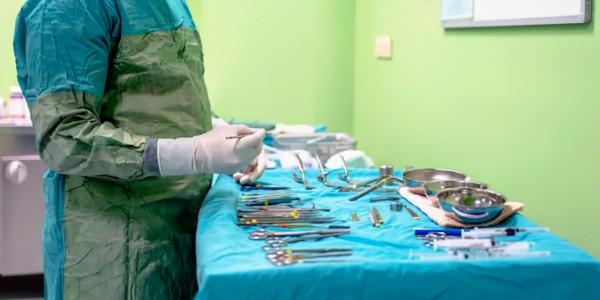 美國女子在地下診所做提臀手術死亡，一對母女被抓獲