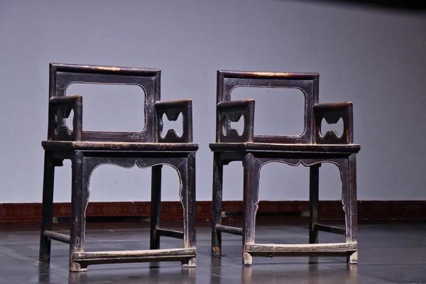 玫瑰椅做工簡潔 秀麗端莊 品相完美年份：清代 楠木長56寬43高86cm