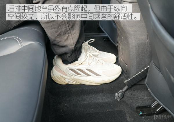 誰說皮卡只能拉貨？2.0T+8AT的江鈴域虎7，翻山越嶺也毫不費力