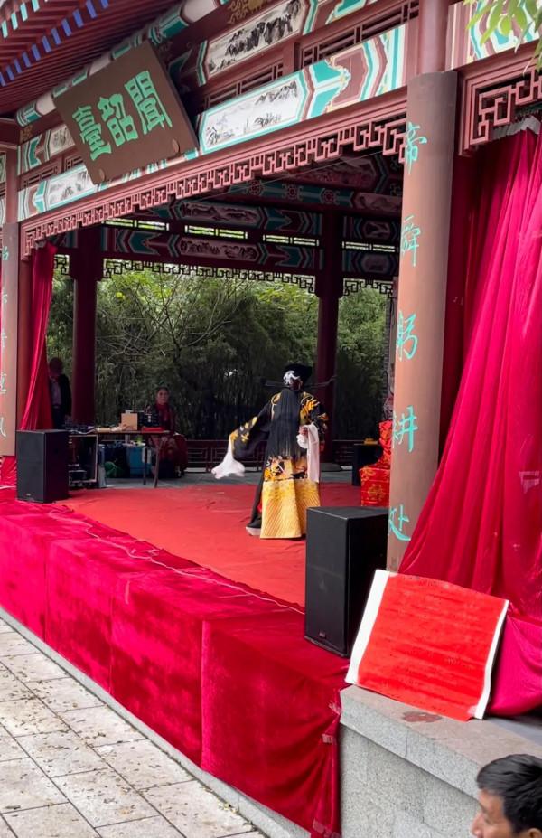 九月九廟會在即,開場大戲依然開鑼 九月九廟會在即,開場大戲依然開鑼