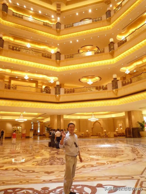 全球最奢華的酋長皇宮酒店,品嚐金子咖啡。黃金連廁所也不放過 全球最奢華的酋長皇宮酒店,品嚐金子咖啡。黃金連廁所也不放過