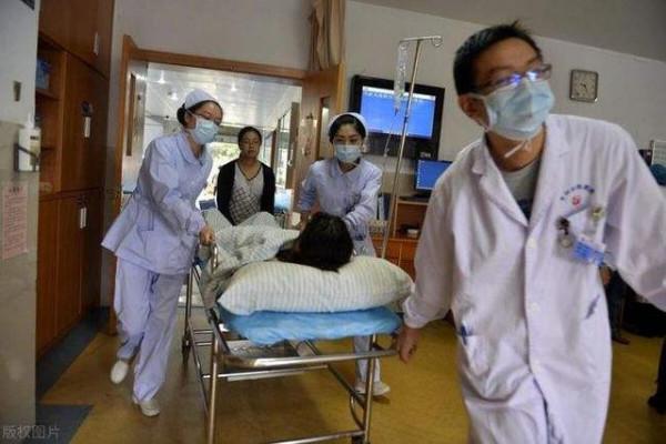 男子心梗後送到醫院猝死，心梗前多次預兆，卻並未引起患者重視