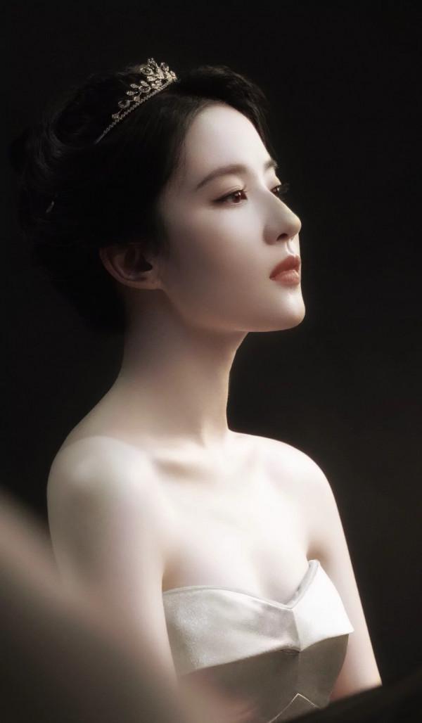 魅力四射“楊冪”,不老容顏“劉亦菲” 魅力四射“楊冪”,不老容顏“劉亦菲”