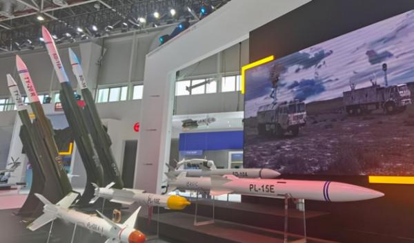 珠海航展開幕，美澳英核潛艇第14天，中國殲-20御用殺手鐧出口？