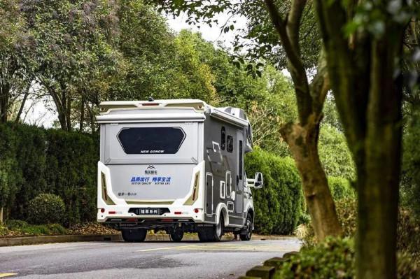 隆翠1號C638雙拓展旗艦版：銀白色車身科幻風拉滿 整合前沿黑科技